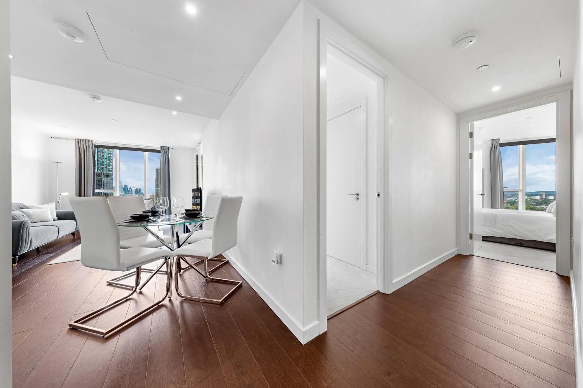 18th Floor Luxury 2 Bedroom, 2 Bathroom Sky View With Rooftop Access & Gym! Unbeatable Experience & Extreme Value! *