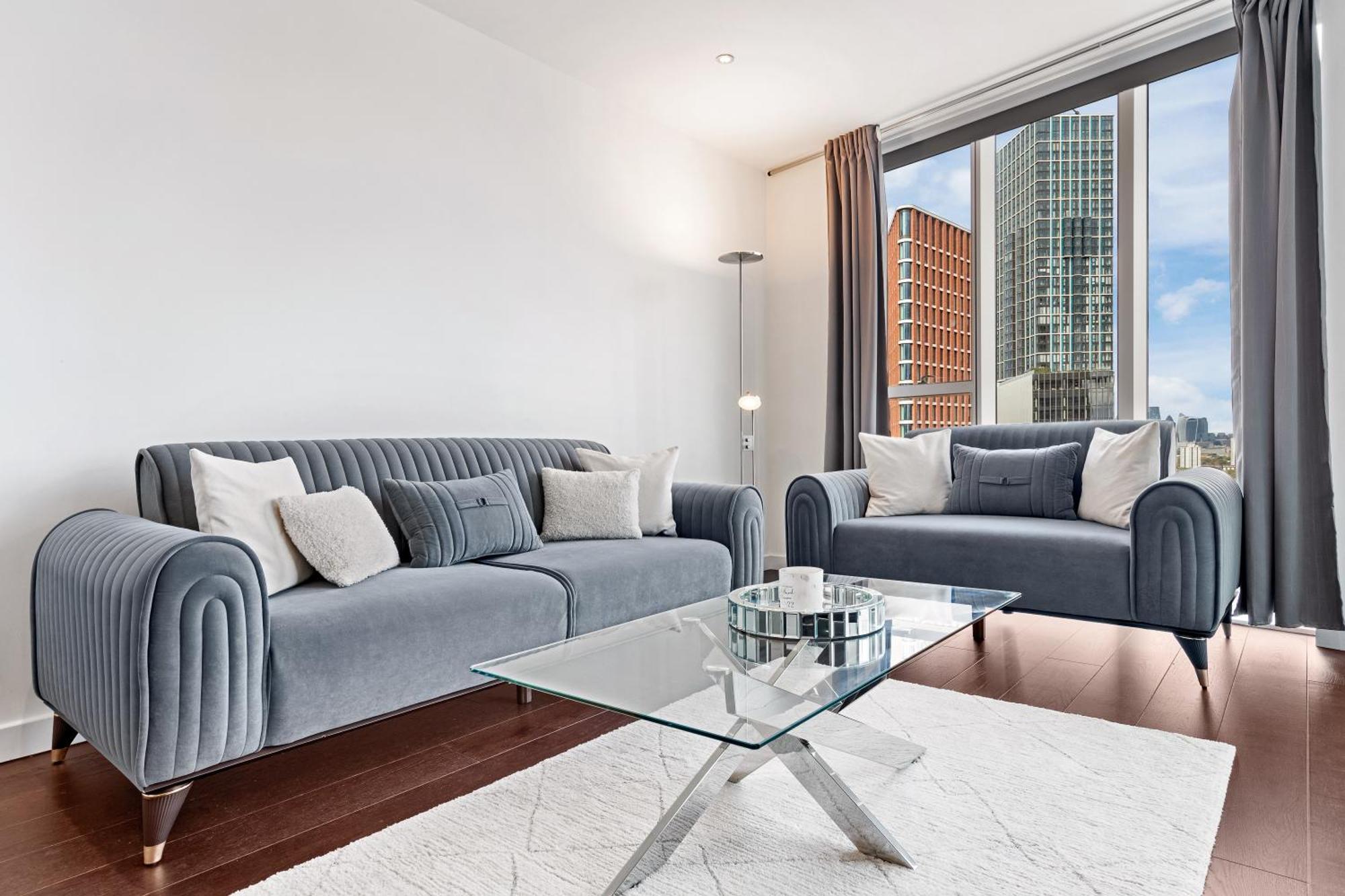 18th Floor Luxury 2 Bedroom, 2 Bathroom Sky View With Rooftop Access & Gym! Unbeatable Experience & Extreme Value! *