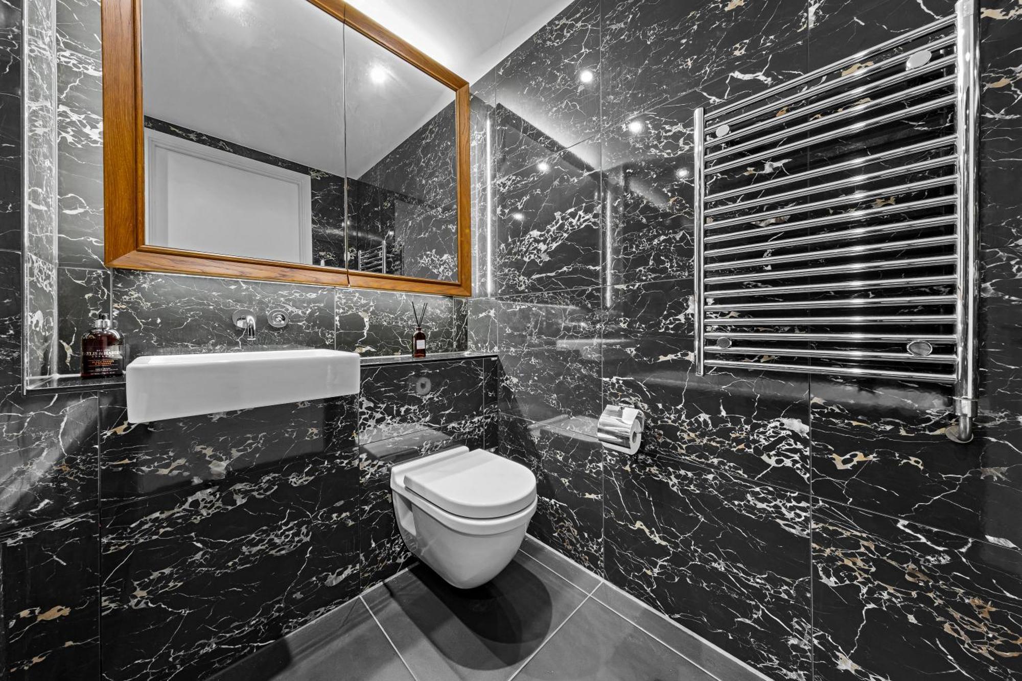 18th Floor Luxury 2 Bedroom, 2 Bathroom Sky View With Rooftop Access & Gym! Unbeatable Experience & Extreme Value! *