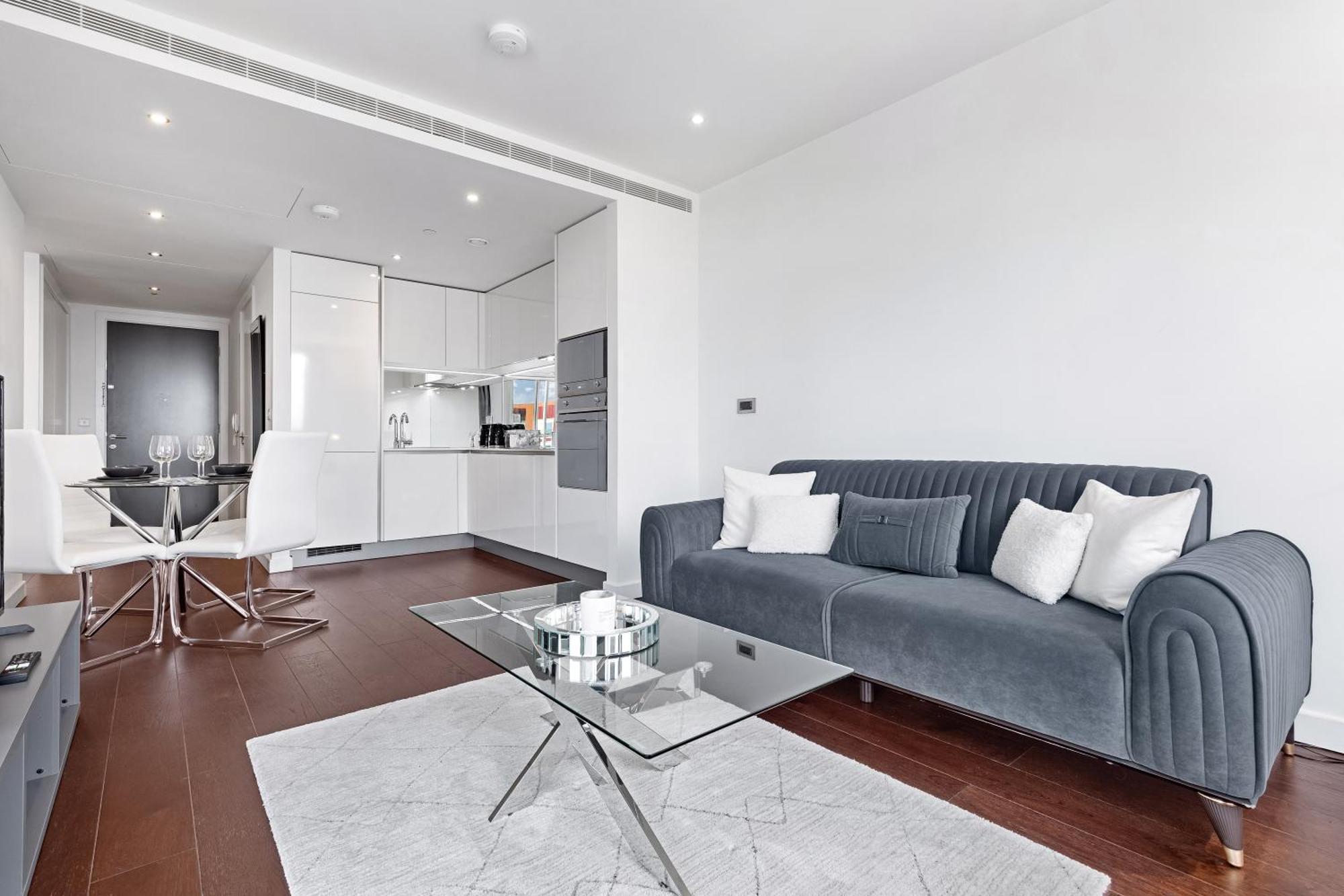 18th Floor Luxury 2 Bedroom, 2 Bathroom Sky View With Rooftop Access & Gym! Unbeatable Experience & Extreme Value! Londra