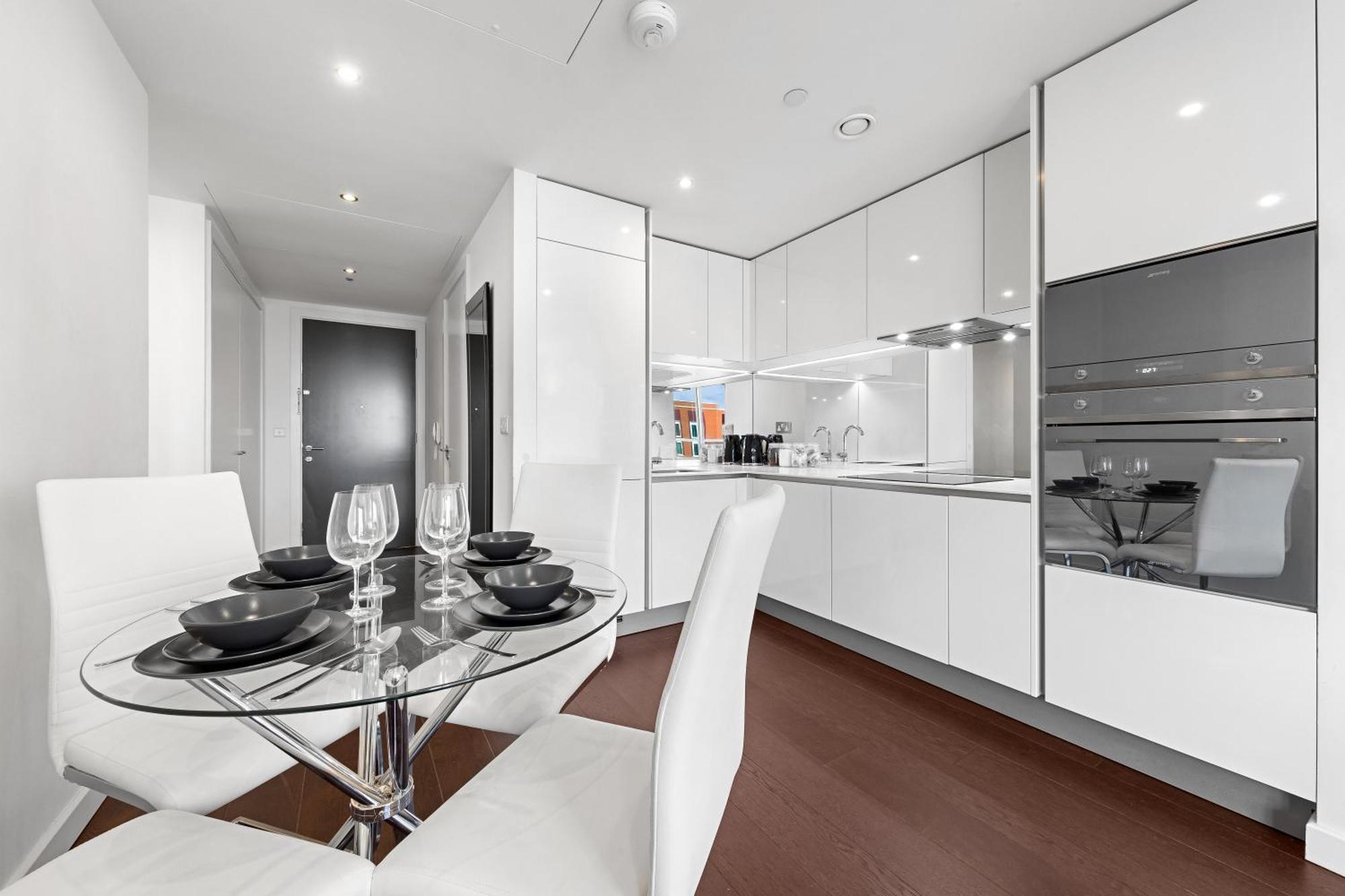 18th Floor Luxury 2 Bedroom, 2 Bathroom Sky View With Rooftop Access & Gym! Unbeatable Experience & Extreme Value! Appartamento