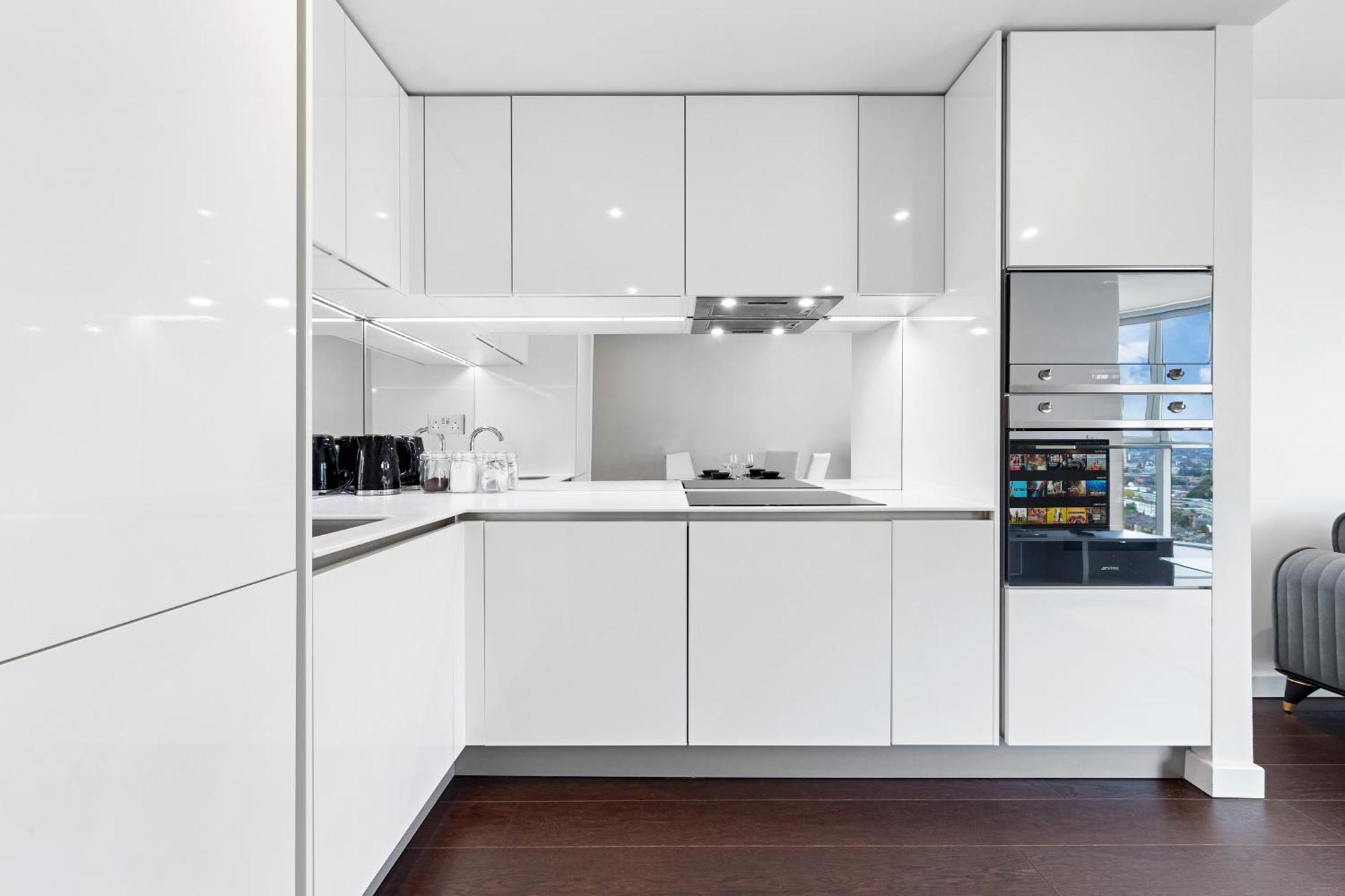 18th Floor Luxury 2 Bedroom, 2 Bathroom Sky View With Rooftop Access & Gym! Unbeatable Experience & Extreme Value!