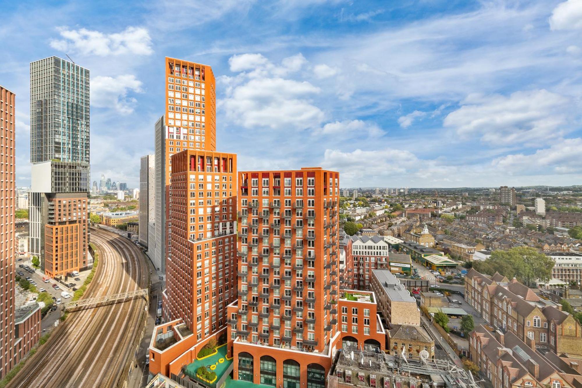 18th Floor Luxury 2 Bedroom, 2 Bathroom Sky View With Rooftop Access & Gym! Unbeatable Experience & Extreme Value! * Londra