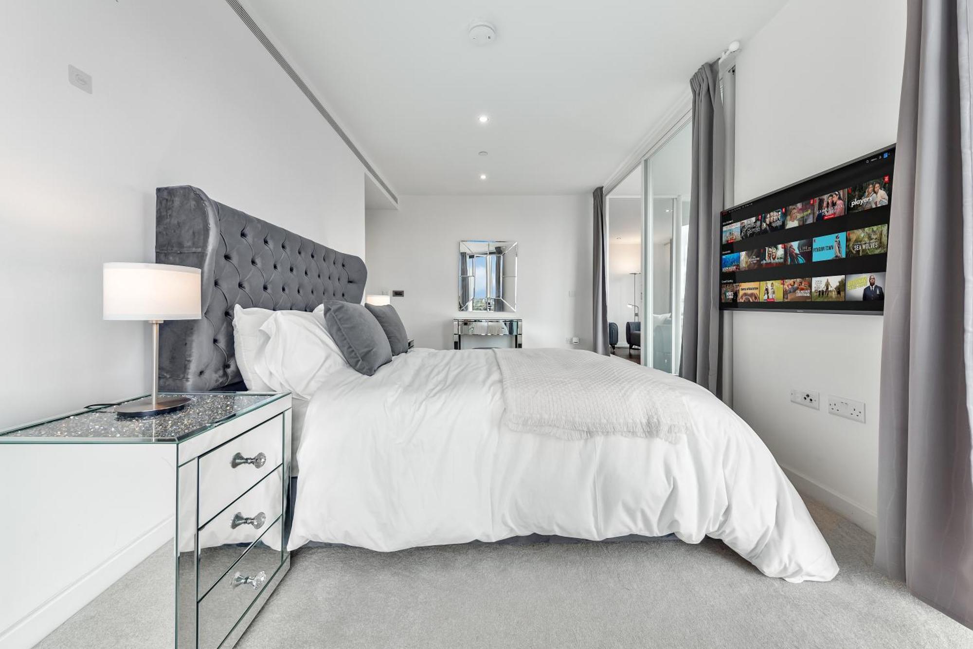 18th Floor Luxury 2 Bedroom, 2 Bathroom Sky View With Rooftop Access & Gym! Unbeatable Experience & Extreme Value!