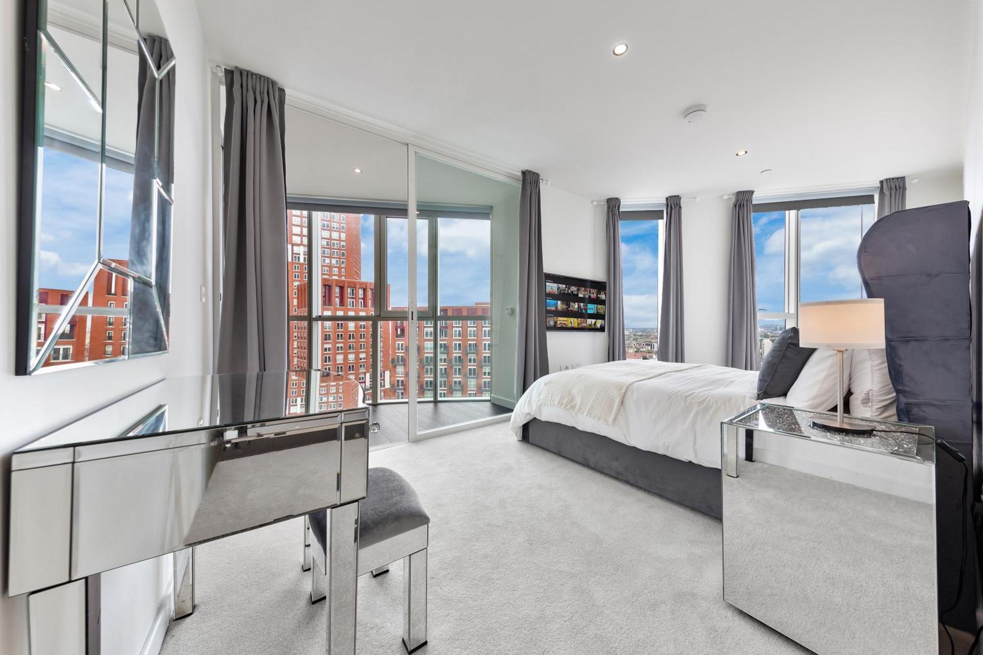 Appartamento 18th Floor Luxury 2 Bedroom, 2 Bathroom Sky View With Rooftop Access & Gym! Unbeatable Experience & Extreme Value! Londra